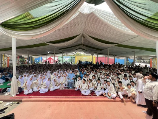 "Peringatan Maulid Nabi Muhammad SAW di Sekolah Prima Unggul: Meneladani Akhlak Rasulullah Bersama Mamah Dedeh"